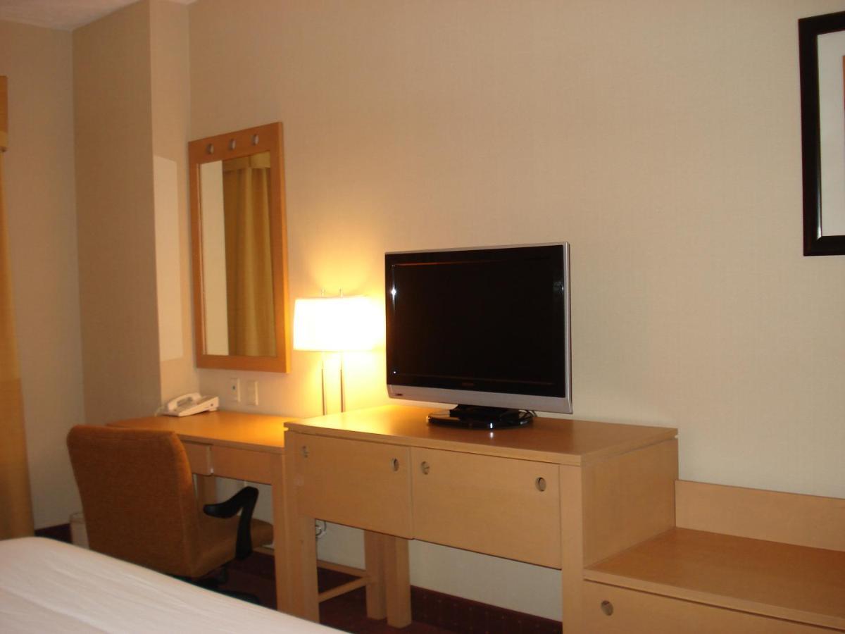 Holiday Inn Express Saltillo Zona Aeropuerto By Ihg Eksteriør bilde