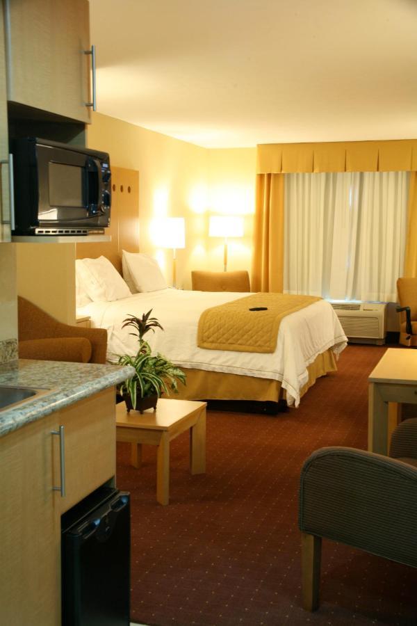 Holiday Inn Express Saltillo Zona Aeropuerto By Ihg Eksteriør bilde