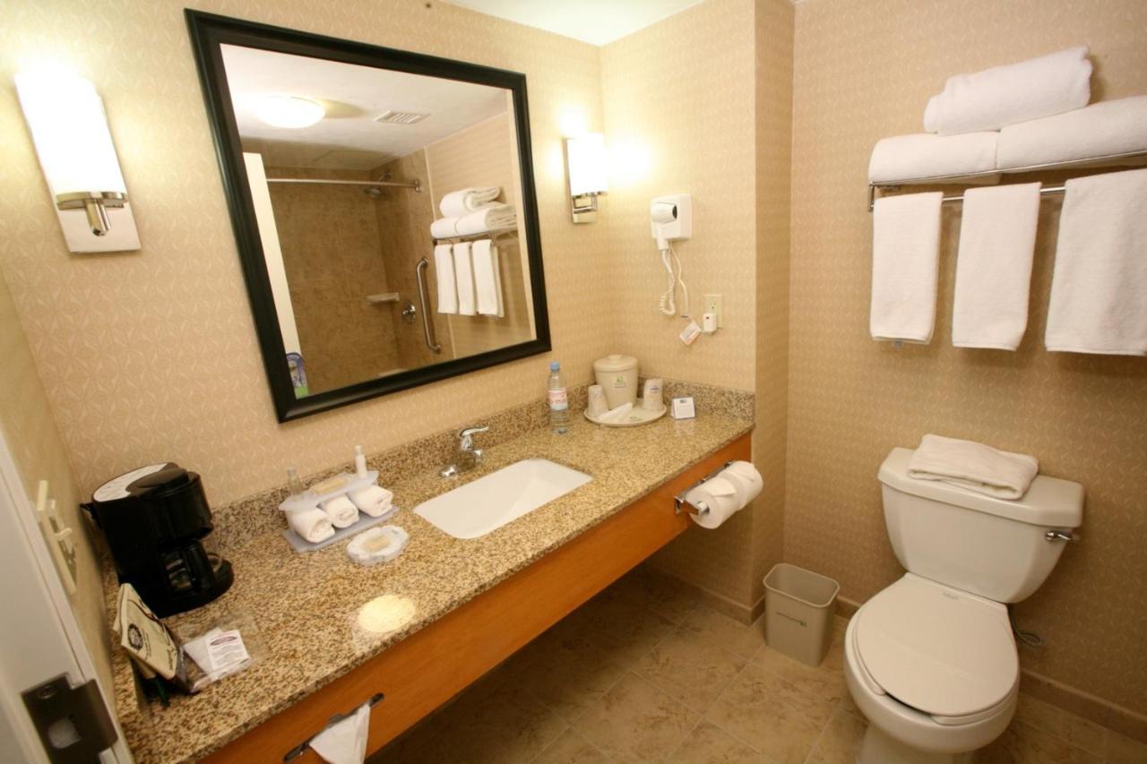 Holiday Inn Express Saltillo Zona Aeropuerto By Ihg Eksteriør bilde