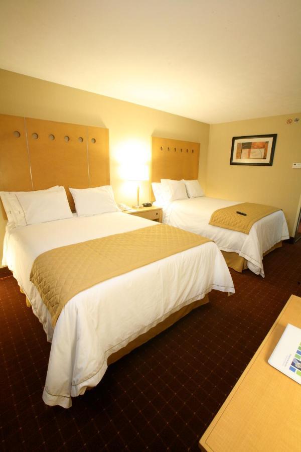 Holiday Inn Express Saltillo Zona Aeropuerto By Ihg Eksteriør bilde