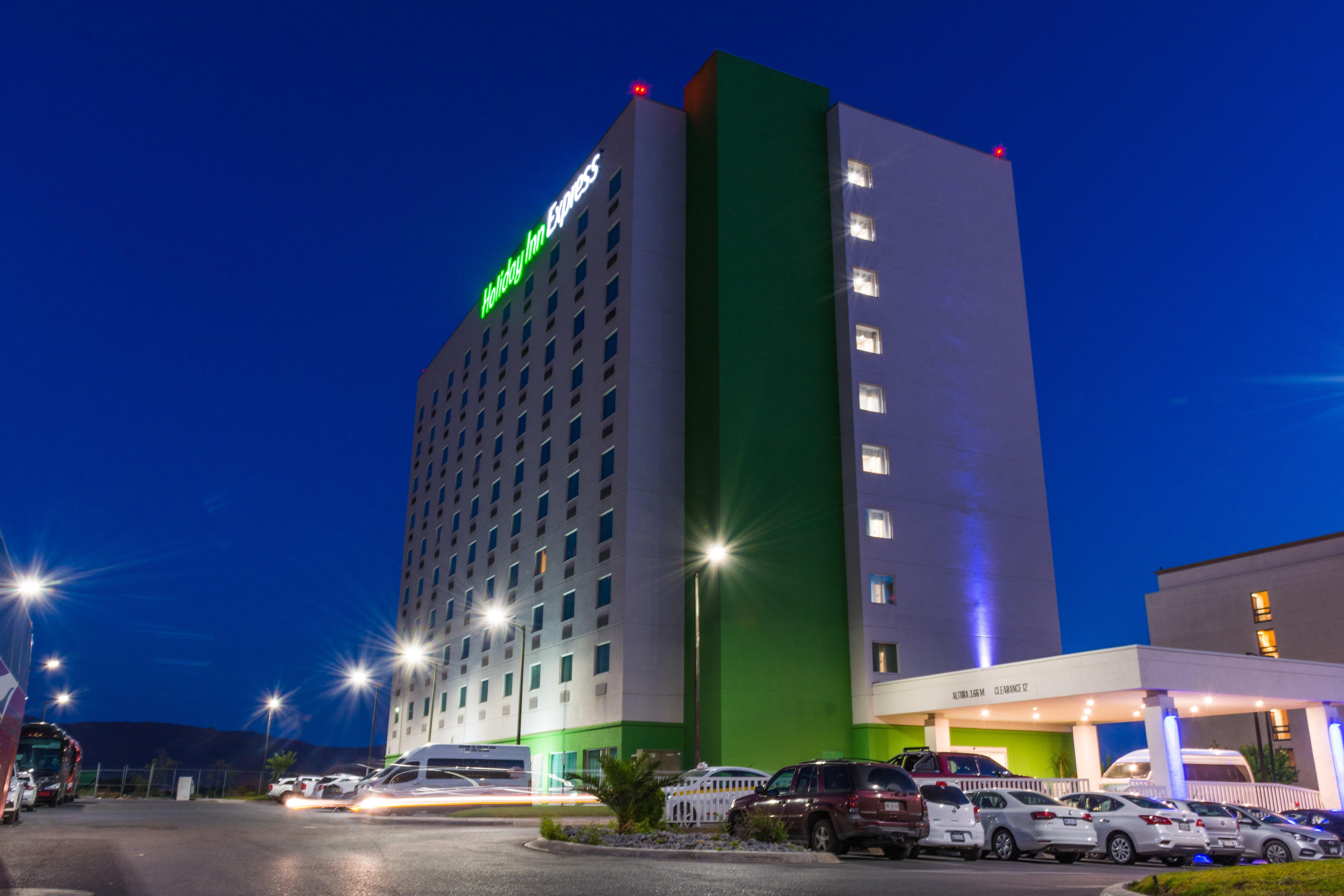 Holiday Inn Express Saltillo Zona Aeropuerto By Ihg Eksteriør bilde