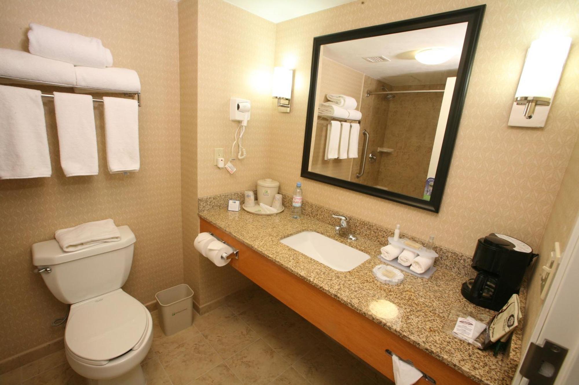Holiday Inn Express Saltillo Zona Aeropuerto By Ihg Eksteriør bilde