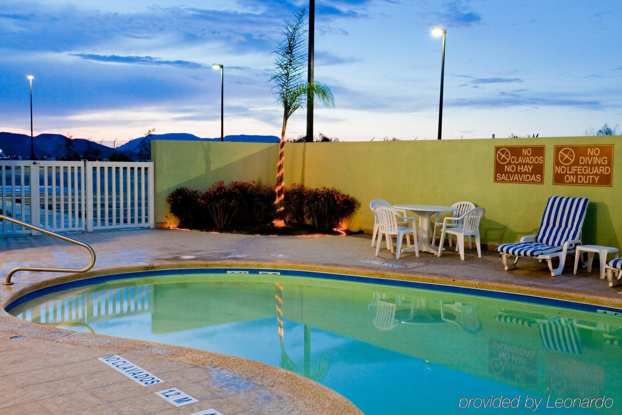 Holiday Inn Express Saltillo Zona Aeropuerto By Ihg Eksteriør bilde