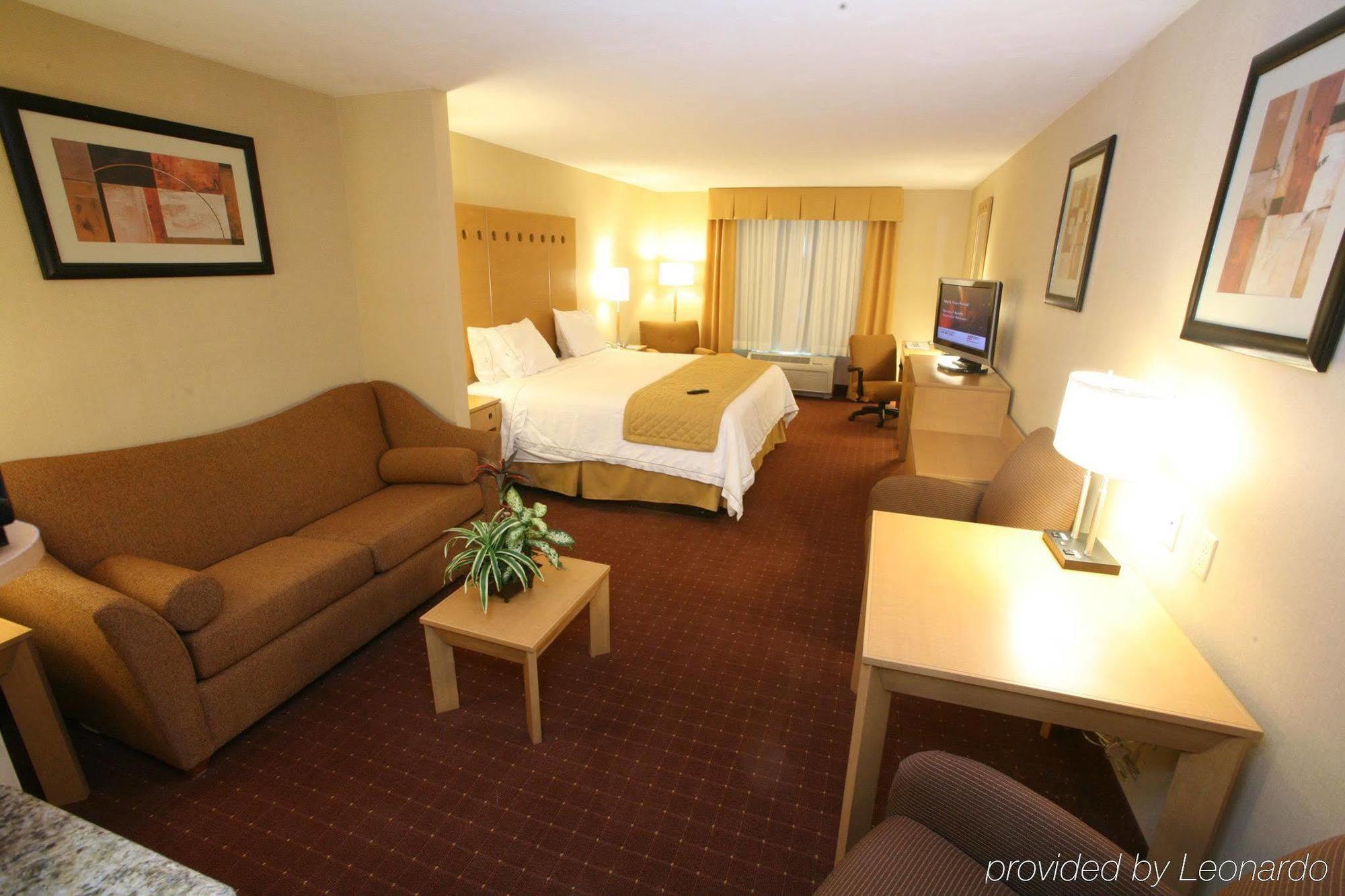 Holiday Inn Express Saltillo Zona Aeropuerto By Ihg Eksteriør bilde
