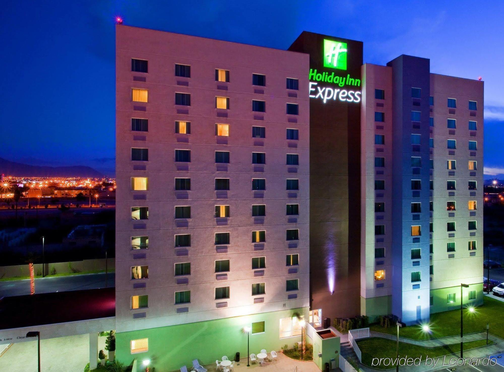 Holiday Inn Express Saltillo Zona Aeropuerto By Ihg Eksteriør bilde
